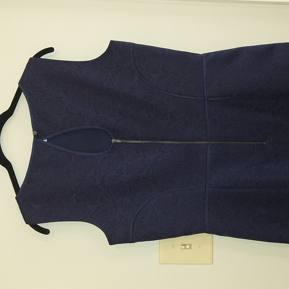 Stunning Navy Tahari Sleeveless Fitted Dress - Picture 6 of 9